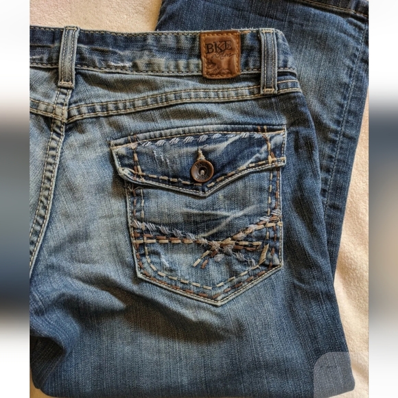 BKE Buckle Jeans Women's Stella Capri Distressed Blue Stretch Denim Sz 29. - Picture 9 of 16